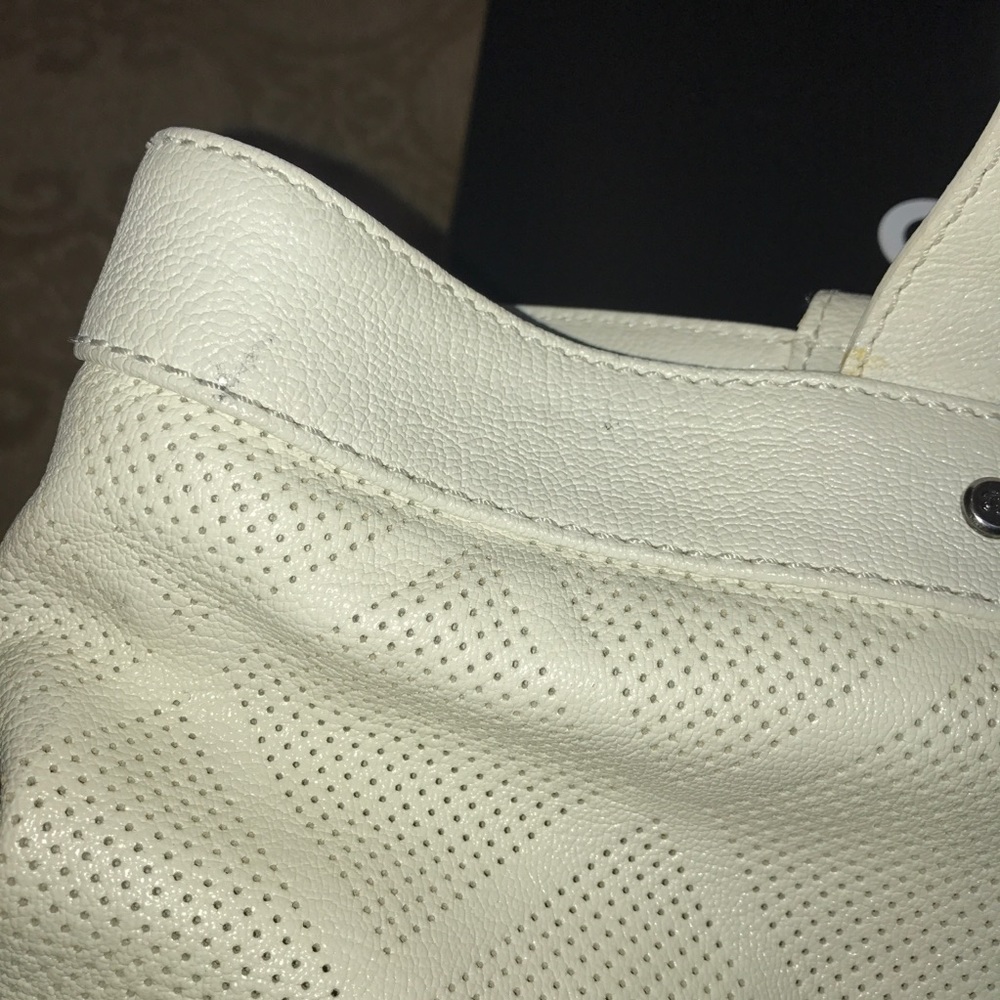 Chanel white perforated tote with handles and CC - Picture 3 of 8